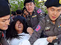 충격 “<strong>태국</strong>에선 떨어진 지폐 밟으면 이렇게 됩니다”