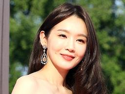 "비싸"vs"안사면 그만"..<strong>강민경</strong>, '아비에무아' 론칭→헤어밴드=5만 9천원 화제