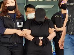 "숨 안 쉬어져요" 가방 속 아이 호소에도 '엄마'는 마구 밟았다