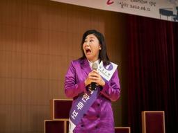 당선 위해 거짓말 일삼는 '정직한 후보'…'억'소리나는 <strong>선거</strong> 비용