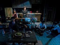 40년 전 '공연 금지' 연극이 던지는 도발적 질문