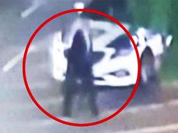 경찰 앞 무단횡단…잡고 보니 '성폭행 수배자'