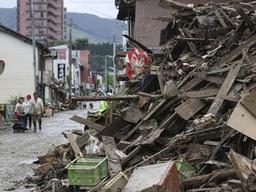 흙탕물 속 버티다 놓친 손… 구마모토의 비극