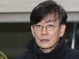 '안경 바꾼' 손석희 "전 잘 지낸다는 것, 제가 보내는 신호입니다"