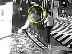 "너무 못 불러 듣기 괴롭다"…중국 <strong>노래방</strong>서 몸싸움