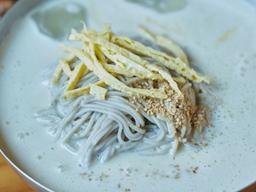 마늘시대 가고 ‘감자천하’ 오는 장터... 막국수냐 콩국수냐, 고민되면 메밀콩국수