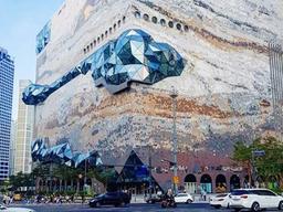 ‘아름답다’ 소문난 <strong>백화점</strong>, 오픈 3개월 만에 급매물로