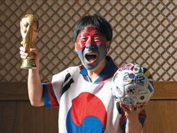 [아무튼, 주말] 나는 26년째 ‘응원 중독자’ 아내에게 血書도 여러번 썼죠