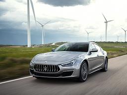 명품 슈트 입은 짐승남··· 마세라티 <strong>기블리</strong> <strong>SQ4</strong>, 절묘하다