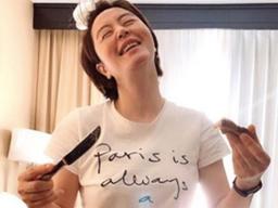 <strong>김혜수</strong>, 민낯+사과머리 먹방·야경 속 드라이브..일상도 '핫'이슈