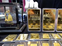 <strong>금값</strong>, 최고가 경신 행진… "추가 <strong>상승</strong> 할 것"