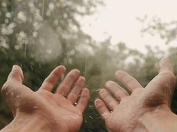 [<strong>스브스</strong><strong>뉴스</strong>] 우리가 다 아는 '비 냄새'…사실은 세균 냄새다?!