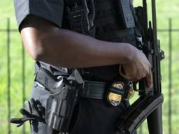 <strong>백악관</strong> 뒤흔든 '탕탕' 그순간…"남자비명 들리고 요원들 질주"