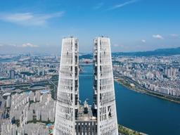 ‘웬만한 강심장도 어려울 걸?’ 세계의 고층건물 높이 체험들