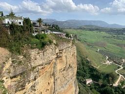 ‘누구를 위해 종을 울리나’ 탄생 시킨 절벽 위의 도시