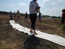 <strong>땅</strong>을 캔버스로 붓이 된 작가 김주영