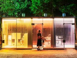 화장실이 투명하다고?…"문 잠그면 괜찮아요"