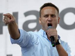 ‘푸틴 정적’ 露 야권운동가 나발니 차 마신 뒤 의식불명