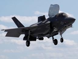 [단독] 'F-35' 40대 추가 구입…20대는 수직이착륙 <strong>경항모</strong>용