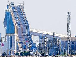 '미친 경사' 최근 SNS에서 화제 된 롤러코스터 다리의 정체