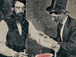 “<strong>인간의</strong> 강렬한 생존 욕구가 황당한 만병통치약을 만들었다”