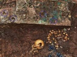 금동관으로 얼굴 가린 그녀… 1500년전 저승길은 화려했다