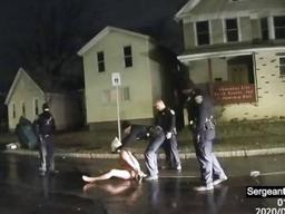 "코로나 걱정돼서" 복면 씌운 美경찰…나체 상태 흑인 '<strong>질식사</strong>'