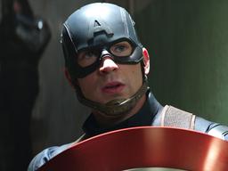 <strong>크리스 에반스</strong>, 중요 부위 노출 해프닝…‘빛삭’에도 전세계 ‘들썩’