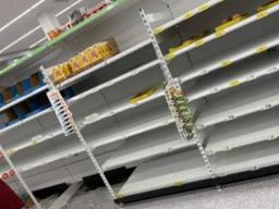 "제2의 <strong>사재기</strong> 열풍"…코로나 재유행 공포에 英마트 '텅텅'