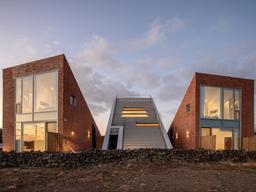 확장된 풍경을 제공하는 쉼터, 더 스테어