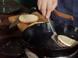 스테이크 보다 <strong>햄버거</strong> 조리에 주의해야 하는 이유