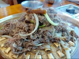 육수 자글한 불고기에 회<strong>막국수</strong> 한 그릇이면 세상 뭐 있나 - 양양 남애면옥