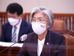 강경화 “남편, 말린다고 말려질 사람 아냐”… 빵 터진 국감장