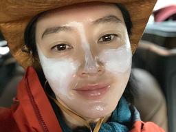 <strong>김혜수</strong>, 선크림 덕지덕지 발라도 예쁜 얼굴.."아끼지 않을거예요"