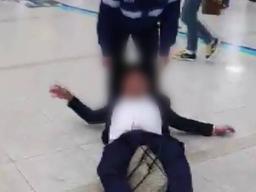 마스크 안 쓰고 KTX 타려다..."직원 <strong>제지</strong>에 드러누워 난동"