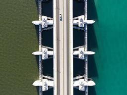 한쪽은 검고 한쪽은 쪽빛…충격의 드론사진, 새만금 무슨일이