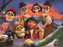 애니메이션 '코코'로 보는 <strong>망자의</strong> <strong>날</strong>과 핼러윈…핼러윈데이의 경제 효과는?