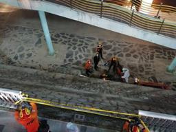 난간에 몸 기댔다가 날벼락…9m 아래 추락, 다행히 찰과상만