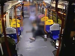 버스에서 갑자기 '벌러덩'…어설픈 연기 꼬리 잡혔다