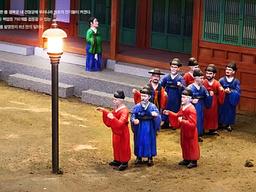 고종이 <strong>경복궁</strong> 불을 밤새 밝힌 까닭···'심야 변란이 무서워서' [이기환의 Hi-story]