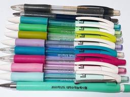 '똑' 부러지면 '탈락'…서울대 입학만큼 어려운 '<strong>수능</strong>샤프' 고르기