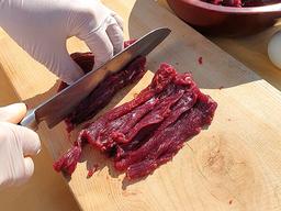 [ESC] 쇠 맛, 피 맛…날육회 진짜 맛은 뭐여?