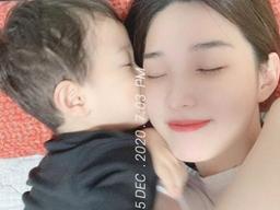 '최민환♥' 율희, 아들의 애정 가득한 뽀뽀 "꽁냥꽁냥"