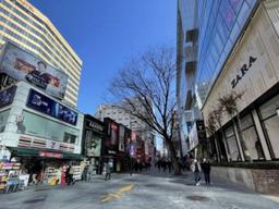 "시간당 3명도 안 와요" 로드숍, 코로나 재확산에 깊어진 한숨