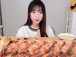 '먹방 유튜버' <strong>쯔양</strong>, 복귀 2주만에 2억8200만원 수익? '깜짝'