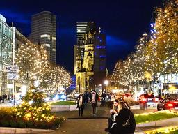 초 하나의 반짝임과 캘린더 속 달달함… 크리스마스의 위로