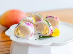 연말 테이블에 딱! ‘애플망고 플라워 찹쌀롤’