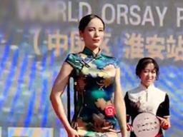 [영상]中서 가장 건강한 각선미...그녀의 특별한 치파오 자태