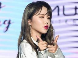 홍진영 "속상하지만 논문 반납"→"표절 인정 반성할 것"..달라진 <strong>반성문</strong>