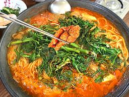 [酒먹방] 여럿이 함께 먹는 태백 물닭갈비